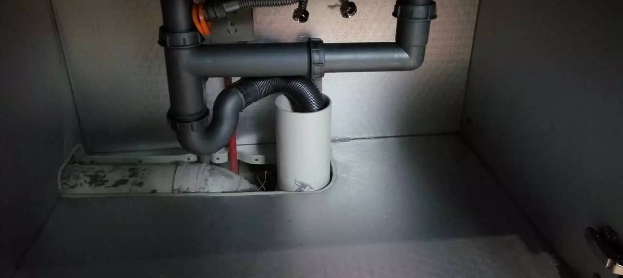 抽油烟机底座上水管怎么换？详细步骤一看就会