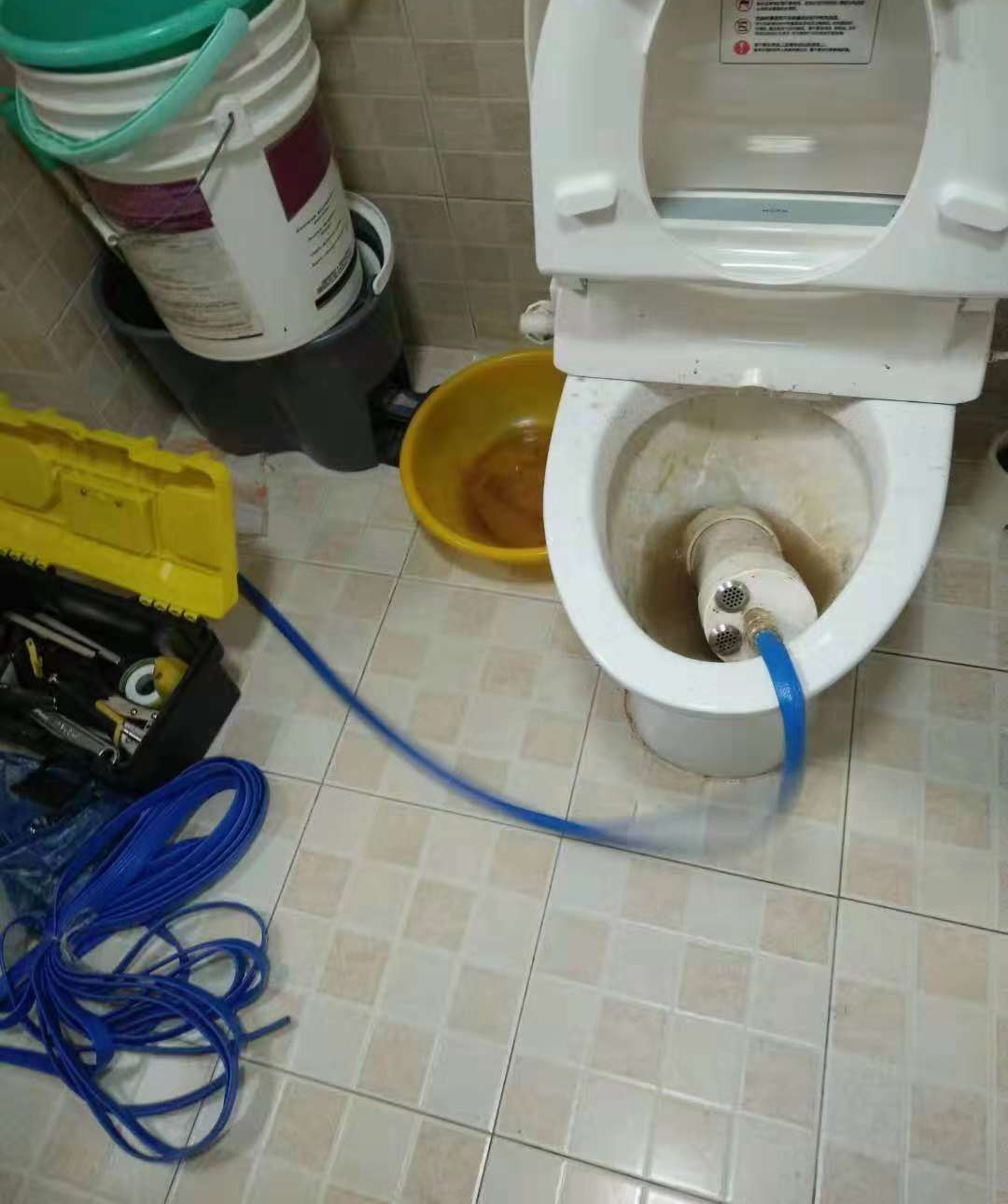 怎么通馬桶？實(shí)用技巧讓你輕松應(yīng)對堵塞問題