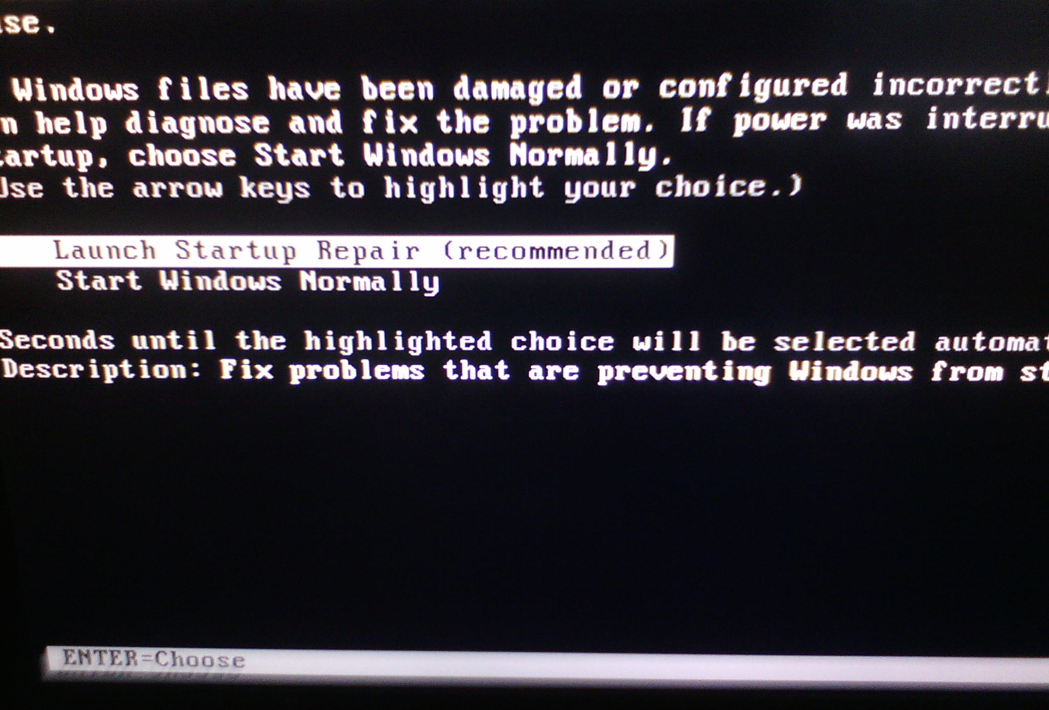 电脑开机了显示器无信号黑屏怎么办？