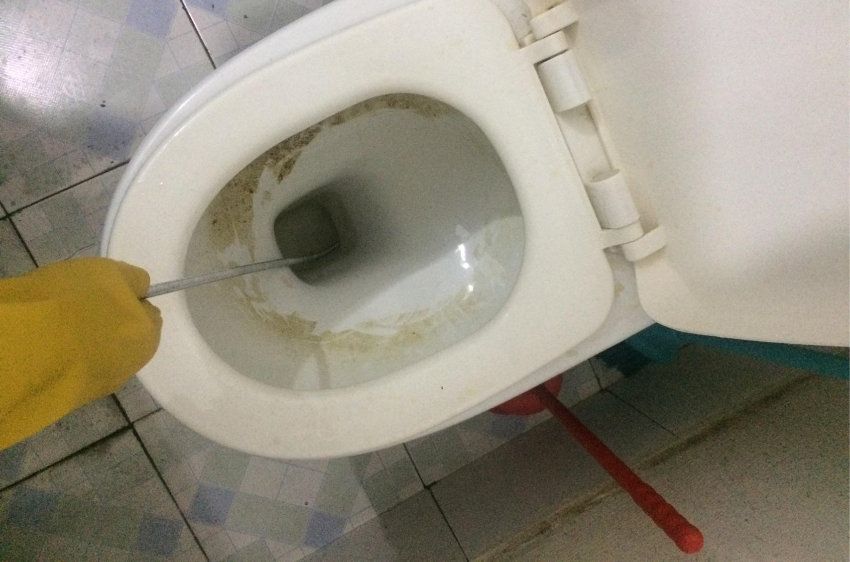 马桶堵了，有什么简单的疏通方法吗？