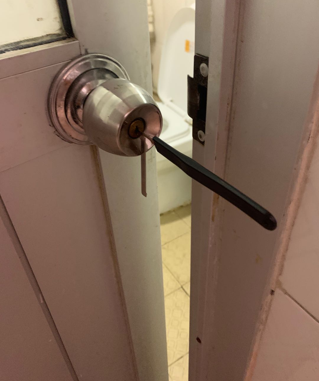 开锁时锁梁边有问题该怎么解决？